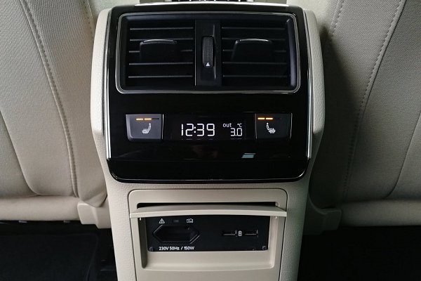 Škoda Superb 2.0TDi 140kW DSG STYLE, ACC, KAMERA